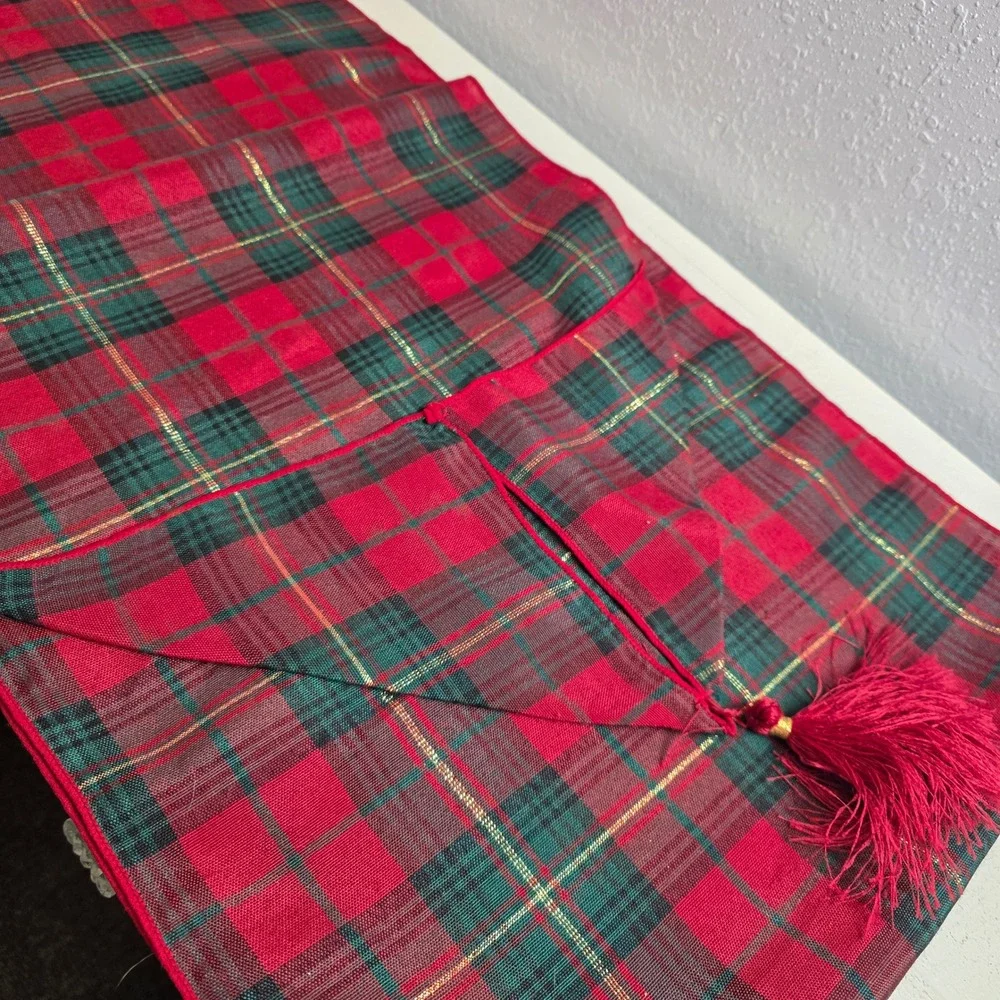 CLEARANCE 💲6️⃣‎ Red Plaid Table Runner Tassel Gold Thread Christmas Holiday